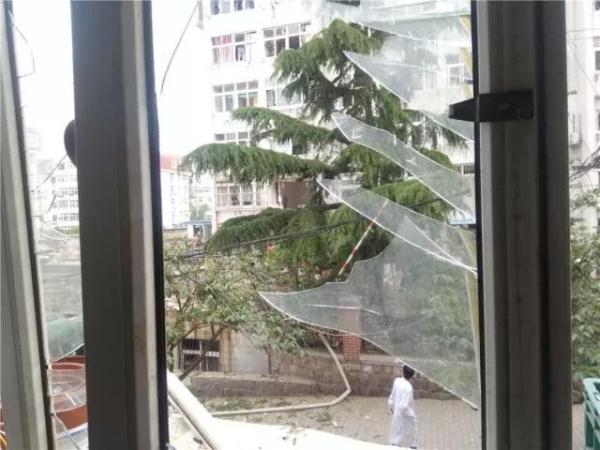 突發(fā)！青島一居民樓發(fā)生爆燃！已造1人死亡，7人受傷！3公里外有震感…